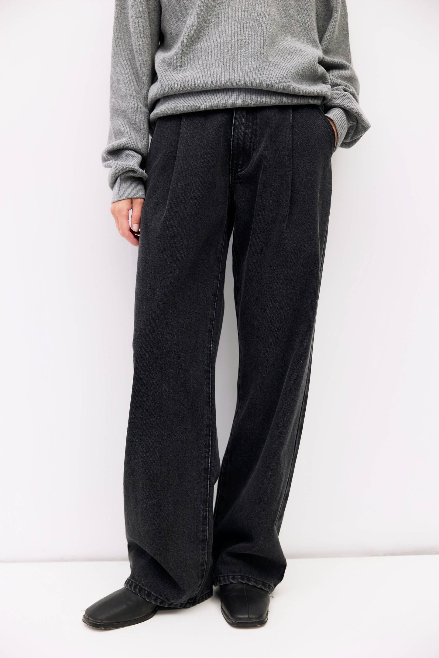 The Monroe Jeans | Pleated Wide Leg Jeans