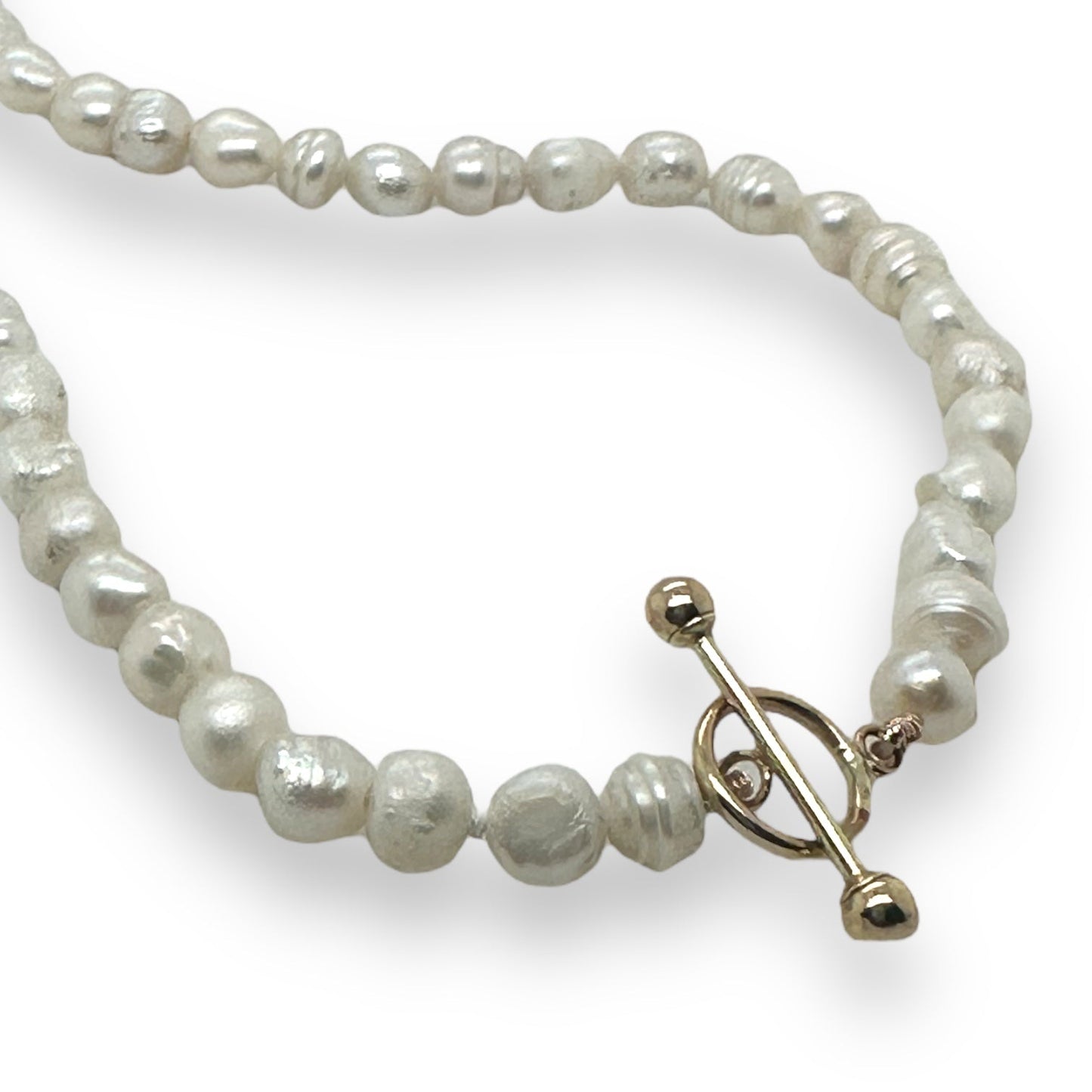 Choker Pearls & Gold Toggle