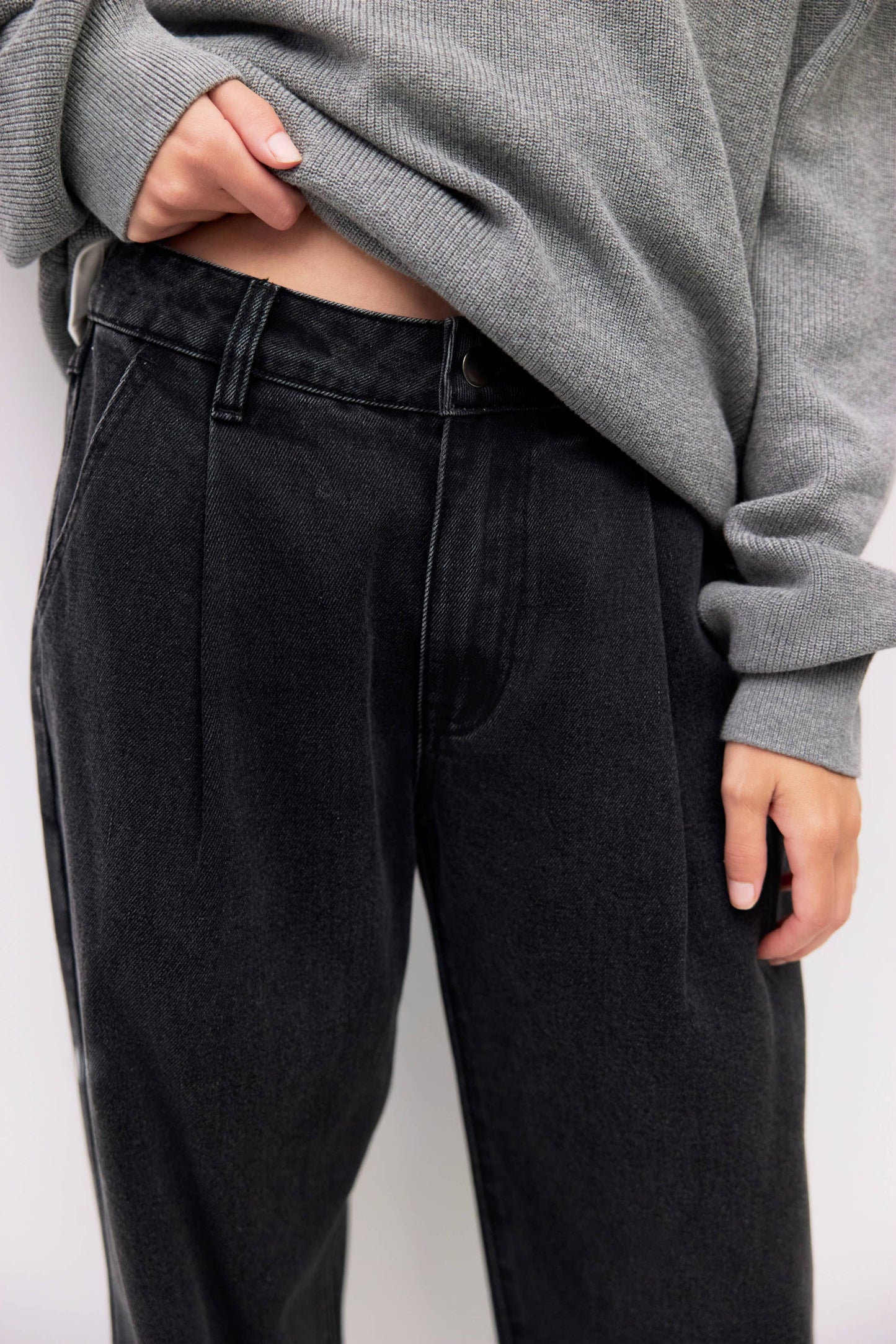 The Monroe Jeans | Pleated Wide Leg Jeans