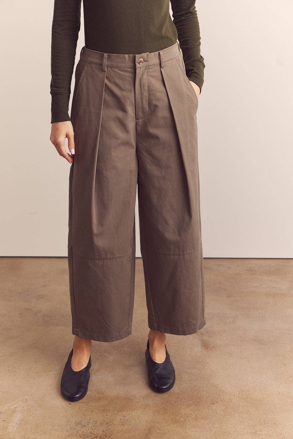 Wide-leg ankle trousers