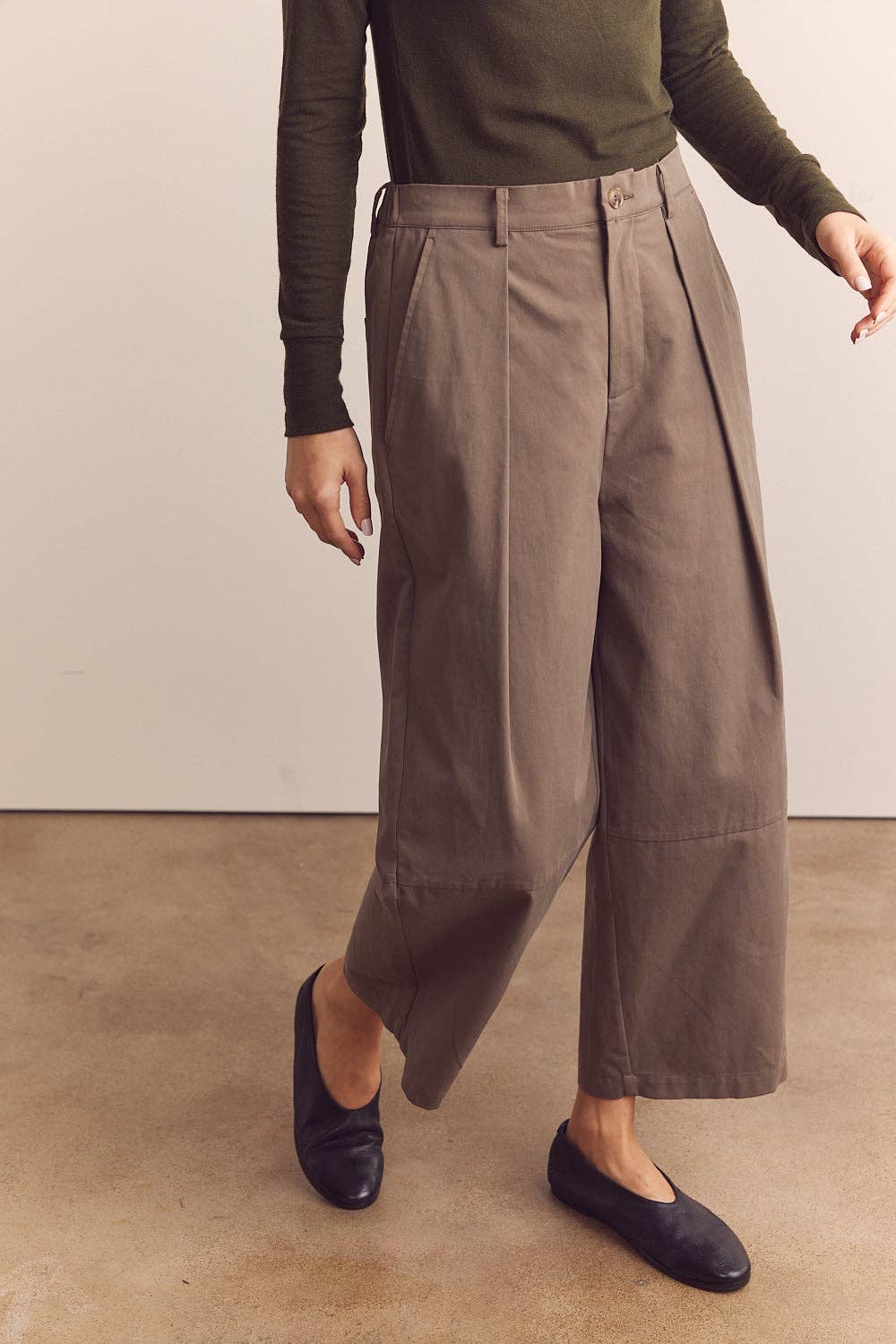 Wide-leg ankle trousers