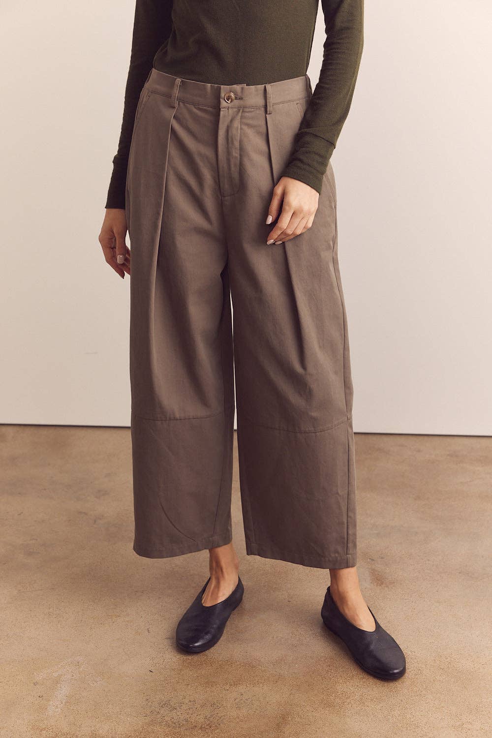 Wide-leg ankle trousers