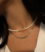 Choker Pearls & Gold Toggle