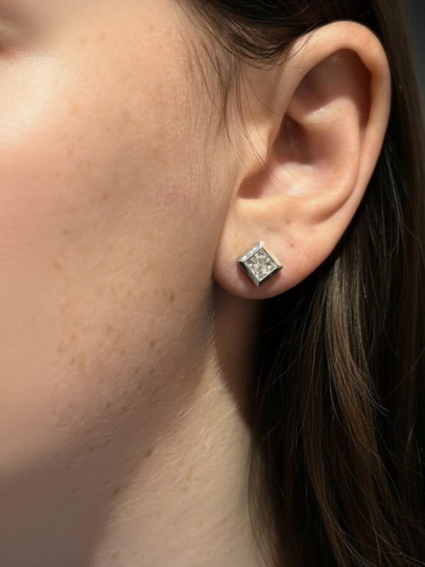 Carré Lumiére Studs