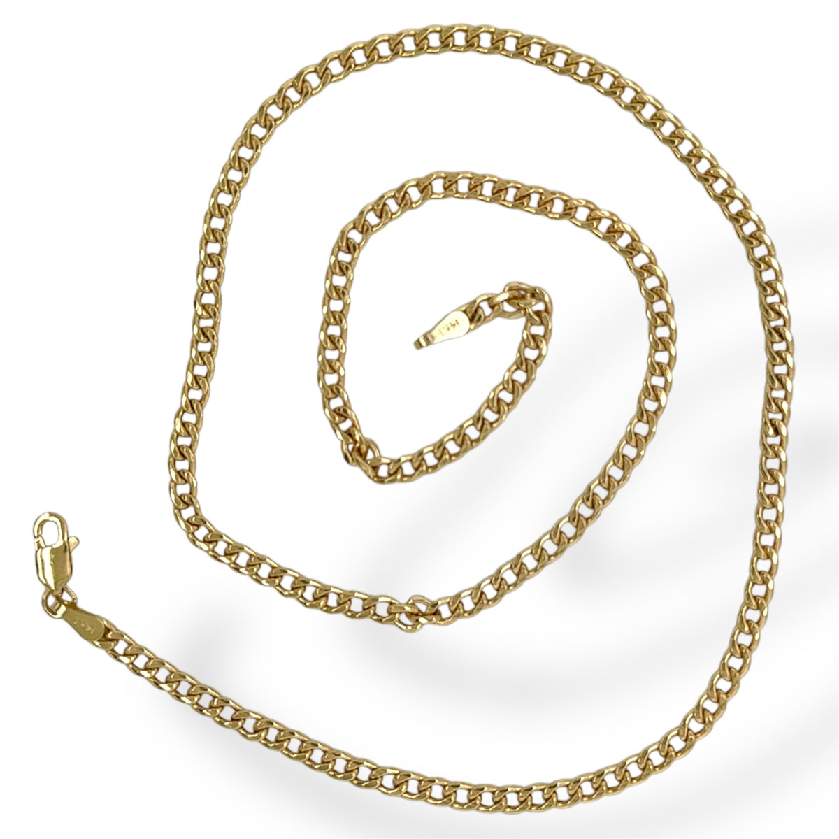 Curb Chain in Yellow Gold