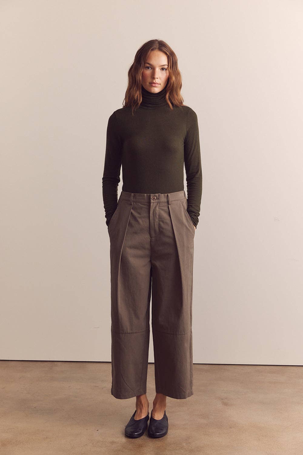 Wide-leg ankle trousers