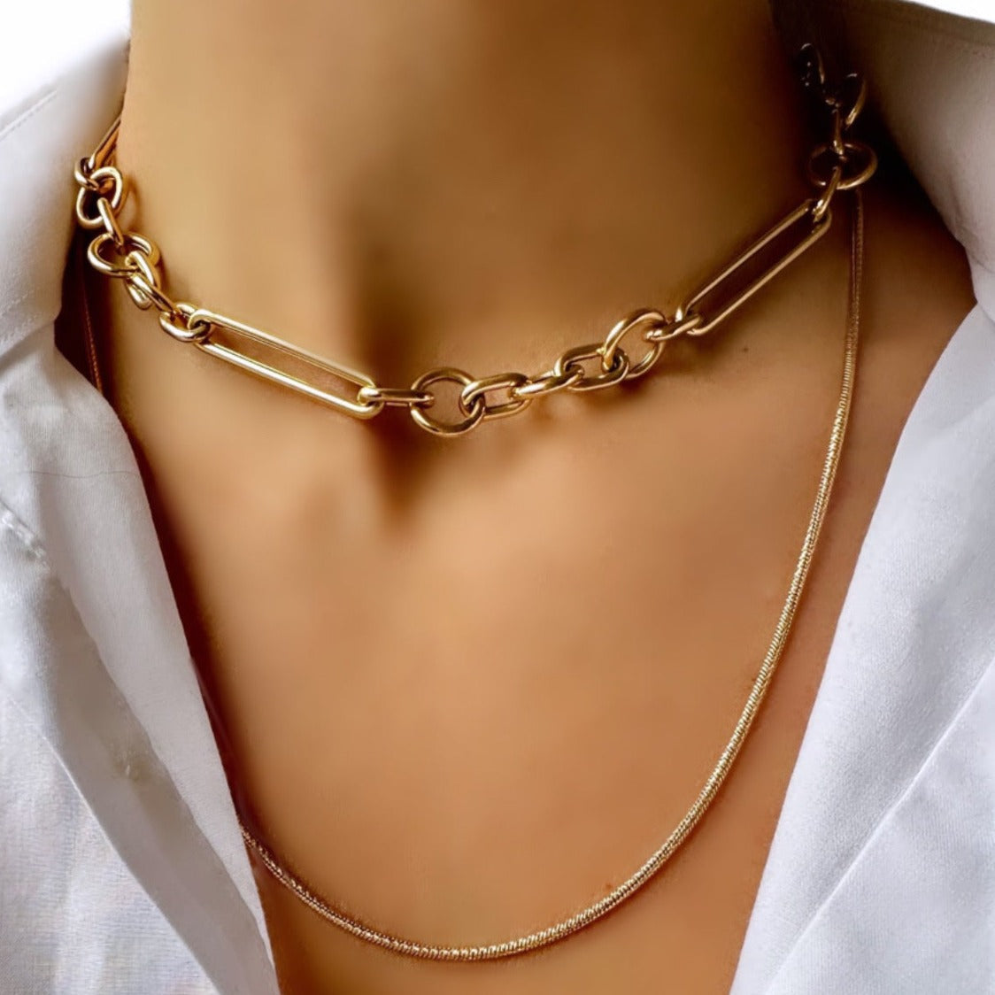 Chunky Loop chain on the neck